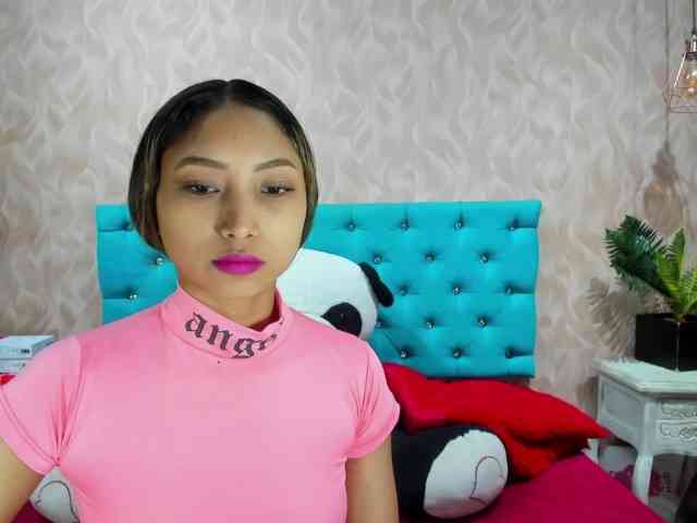 MadelineDollx webcam