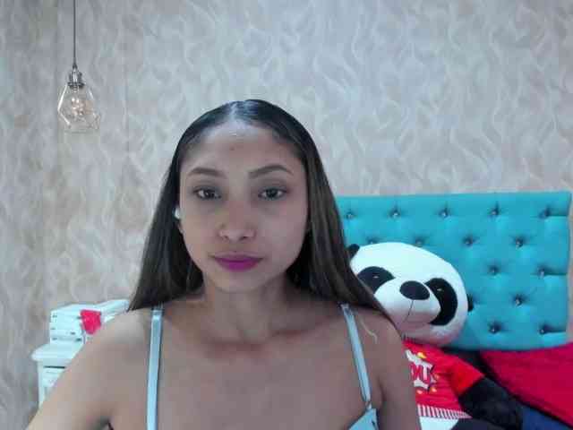 MadelineDollx webcam