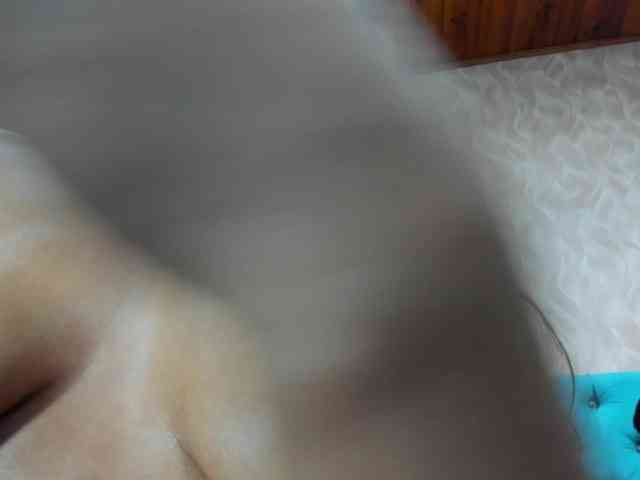 MadelineDollx webcam