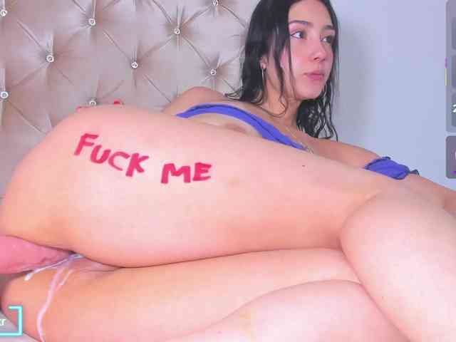 Emily-Campbell webcam