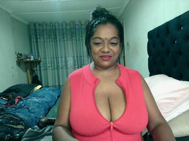 Indianmayaxoxo's BongaCams show and profile