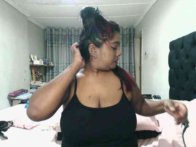 Indianmayaxoxo webcam