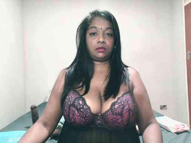 Indianmayaxoxo Live Webcam on BongaCams