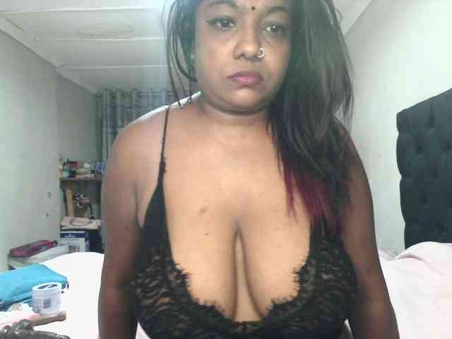 Indianmayaxoxo Live Webcam on BongaCams