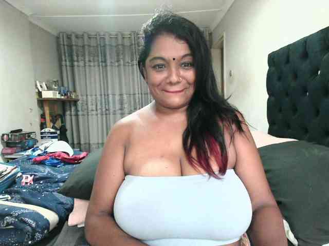 Indianmayaxoxo webcam