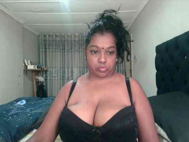 Indianmayaxoxo Live Webcam on BongaCams