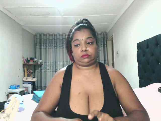 Indianmayaxoxo bongacams