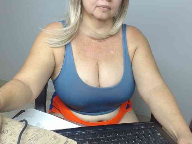 LolytaWOMAN webcam