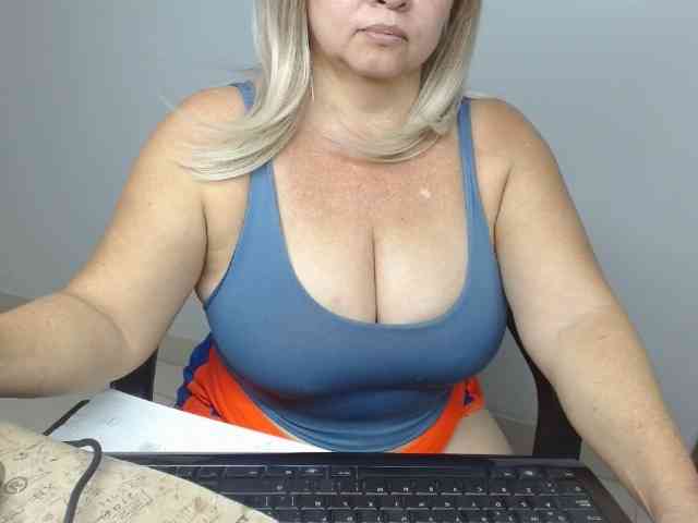 LolytaWOMAN webcam