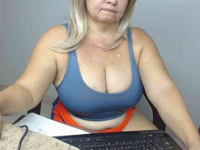 LolytaWOMAN webcam
