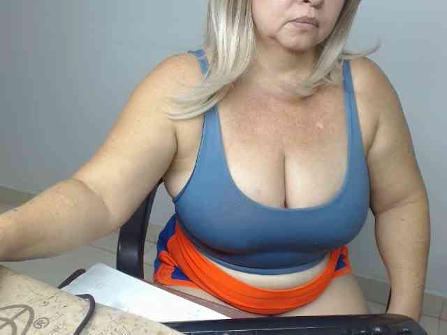 LolytaWOMAN webcam