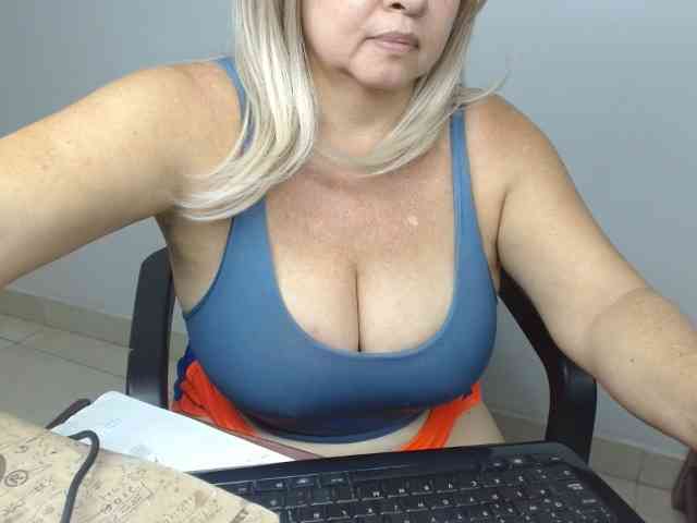 LolytaWOMAN webcam