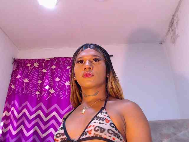 sweetinangelts11... Live Webcam on BongaCams