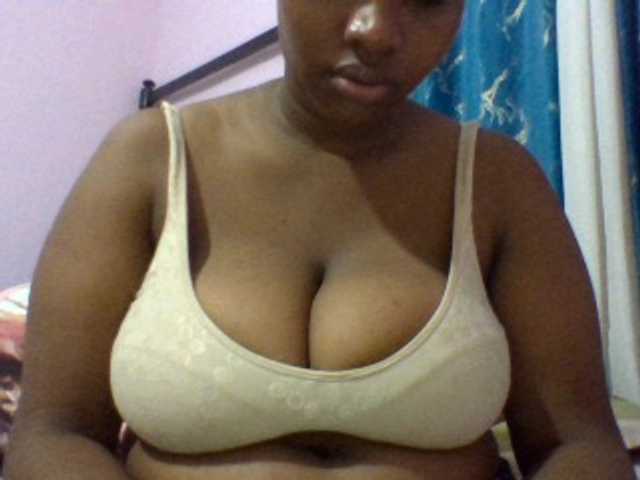 bigtits-girl webcam bongacams model stream image