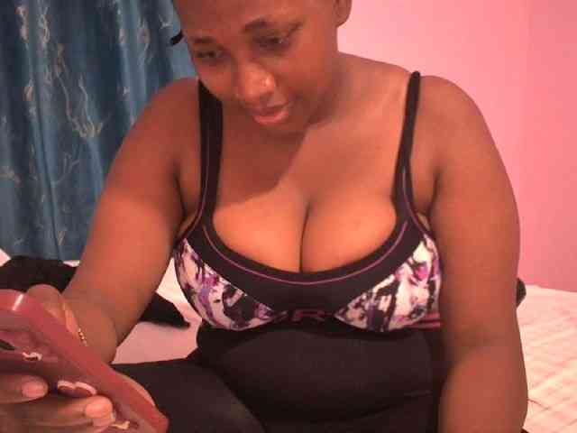 bigtits-girl webcam
