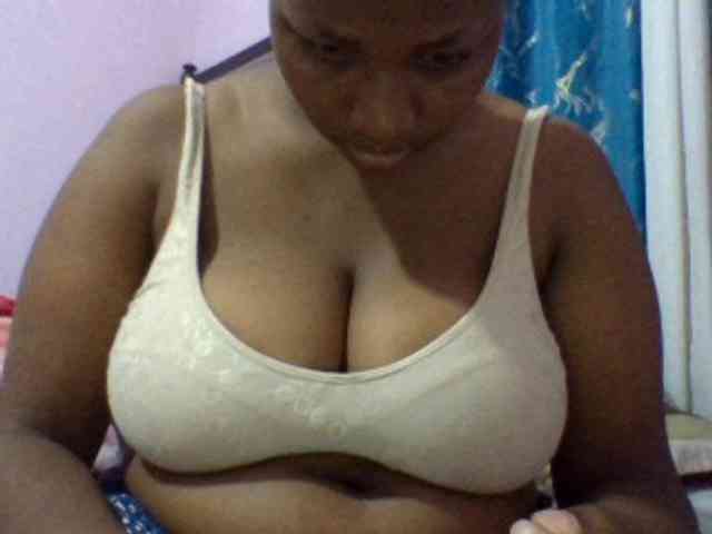bigtits-girl webcam