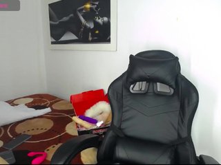 _04WOLLF-MIA Porn Show
