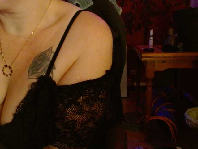 Petitoiseaucoquine's BongaCams show and profile