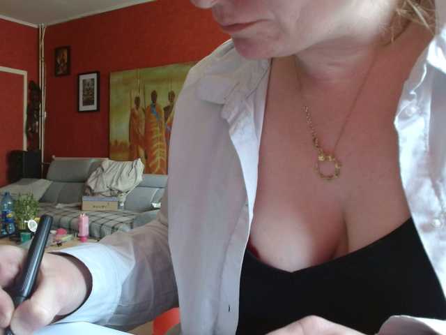 Petitoiseaucoquine's BongaCams show and profile