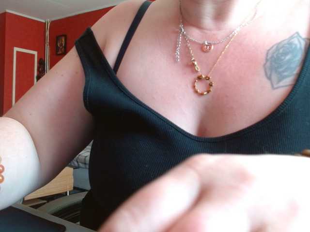 Petitoiseaucoquine's BongaCams show and profile