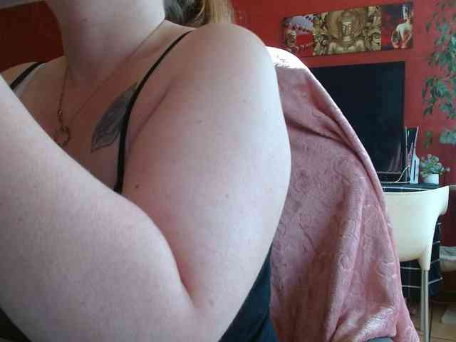 Petitoiseaucoquine webcam