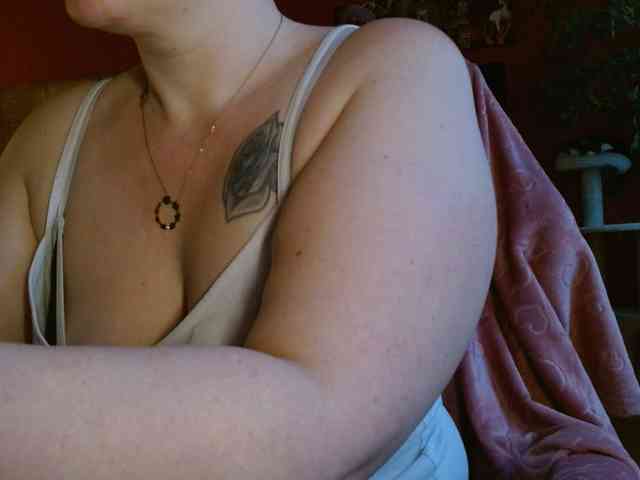 Petitoiseaucoquine webcam