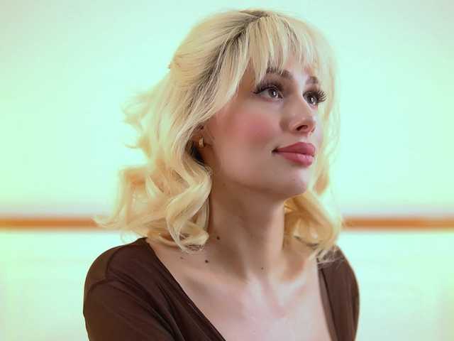 AdelineKing's BongaCams show and profile