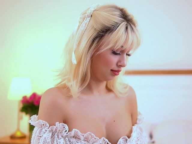 AdelineKing live cam profile