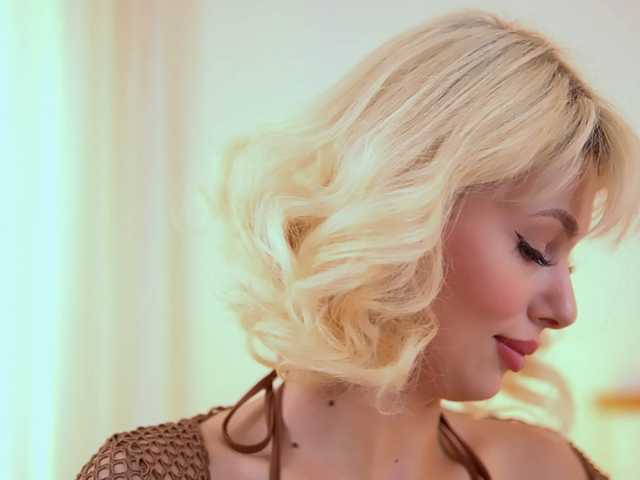 AdelineKing's BongaCams show and profile