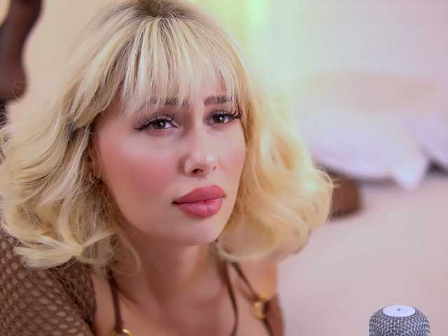 AdelineKing's BongaCams show and profile