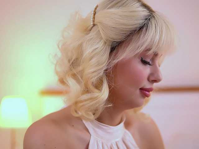 AdelineKing's BongaCams show and profile