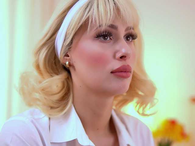 AdelineKing's BongaCams show and profile