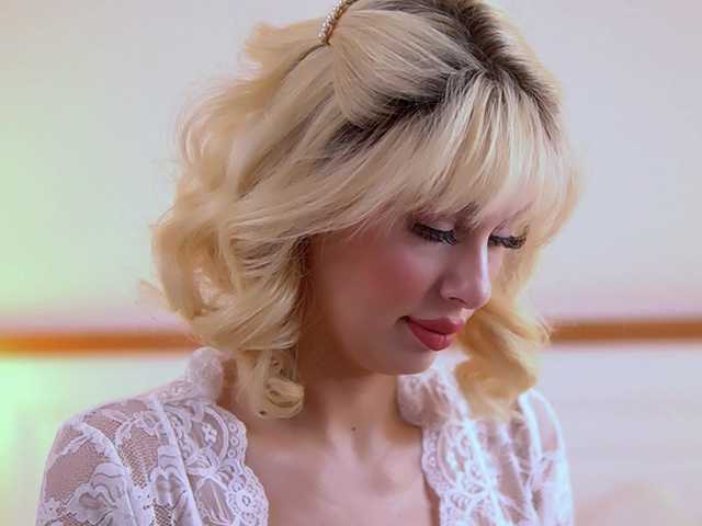 AdelineKing's BongaCams show and profile