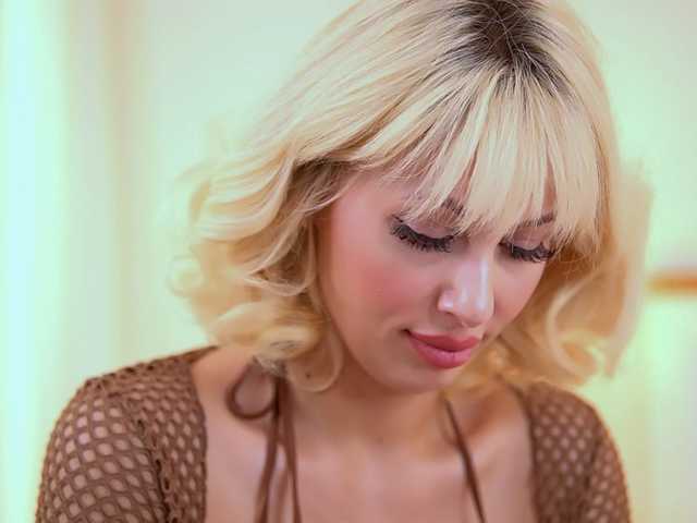 AdelineKing's BongaCams show and profile