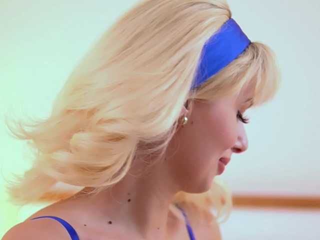 AdelineKing's BongaCams show and profile