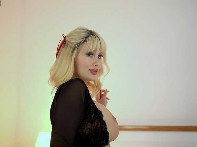 AdelineKing's BongaCams show and profile