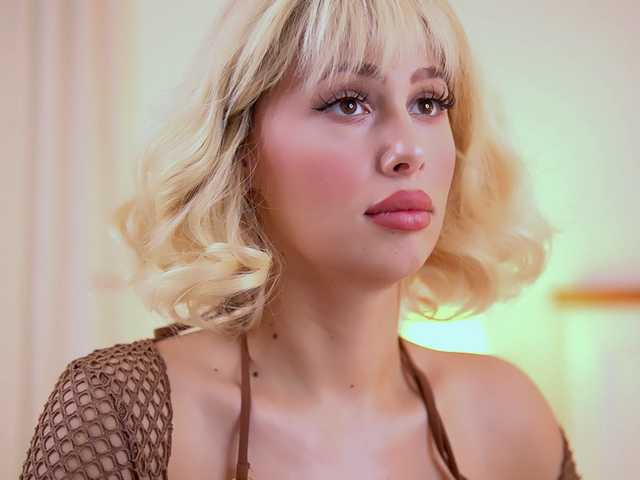 AdelineKing's BongaCams show and profile