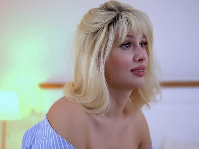 AdelineKing's BongaCams show and profile