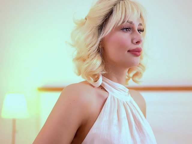 AdelineKing's BongaCams show and profile