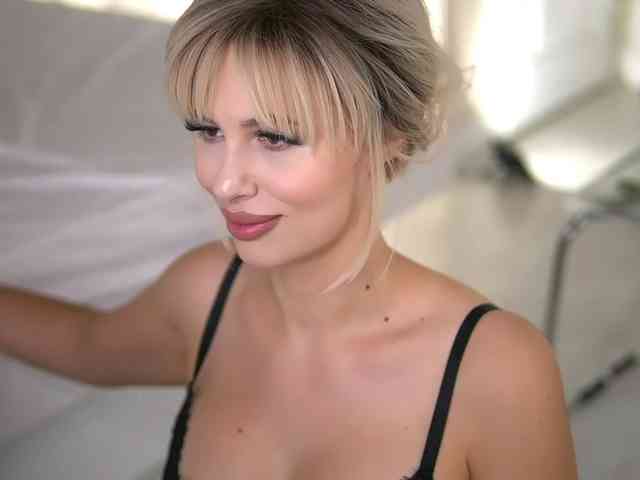 AdelineKing webcam