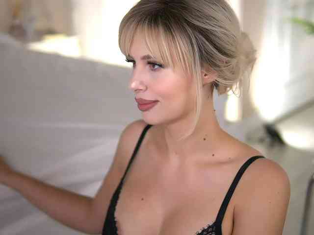 AdelineKing webcam