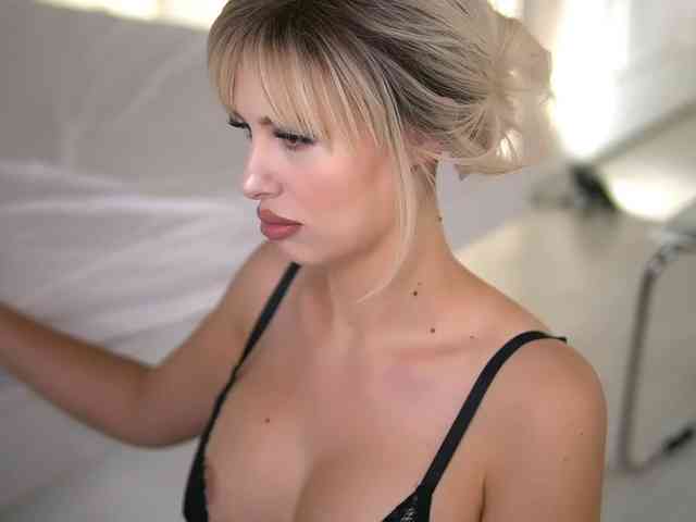 AdelineKing webcam