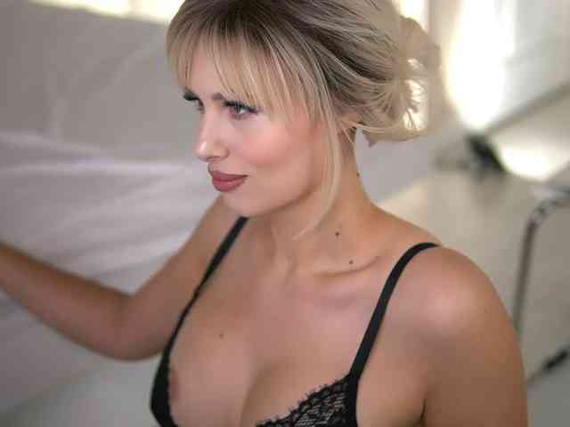 AdelineKing webcam