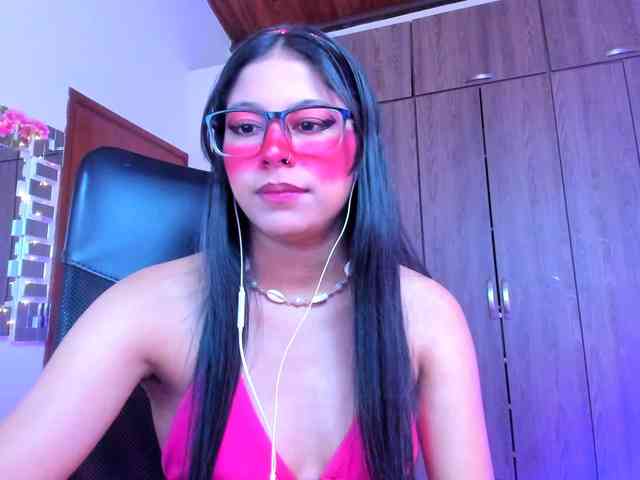 ALYSSON18 webcam