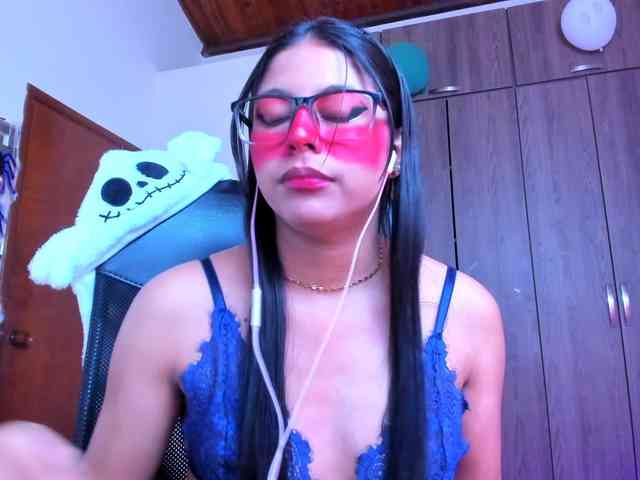 ALYSSON18 webcam