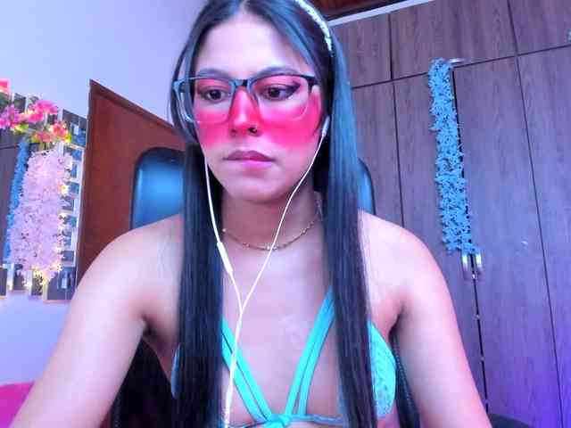 ALYSSON18 webcam