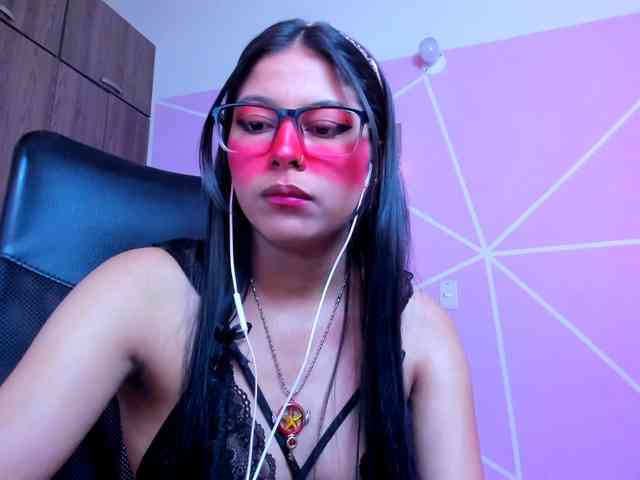 ALYSSON18 webcam
