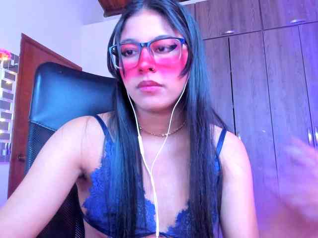 ALYSSON18 webcam