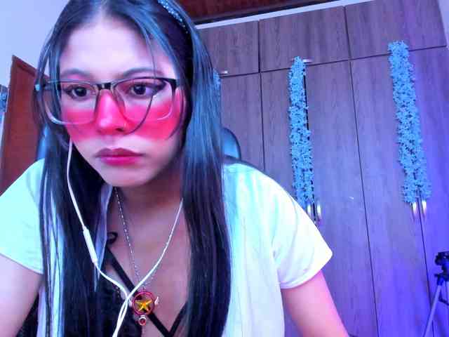 ALYSSON18 webcam