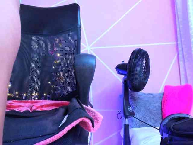 ALYSSON18 webcam
